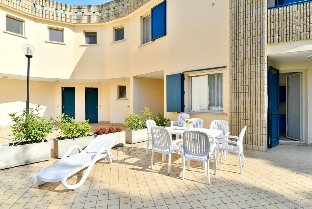 Girasoli Bibione Buitenkant foto