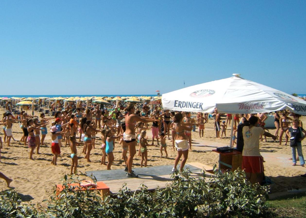Girasoli Bibione Buitenkant foto